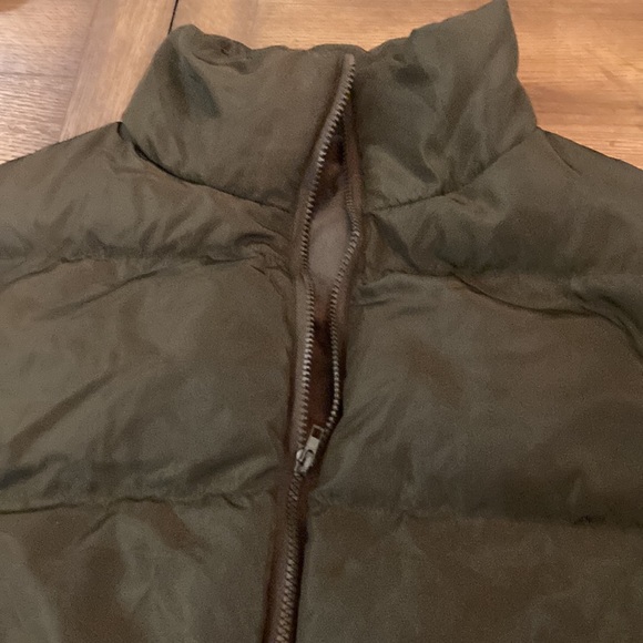 Puffy vest in amazing army green - Picture 3 of 3